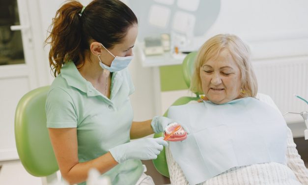 Pielęgnacja protez zębowych