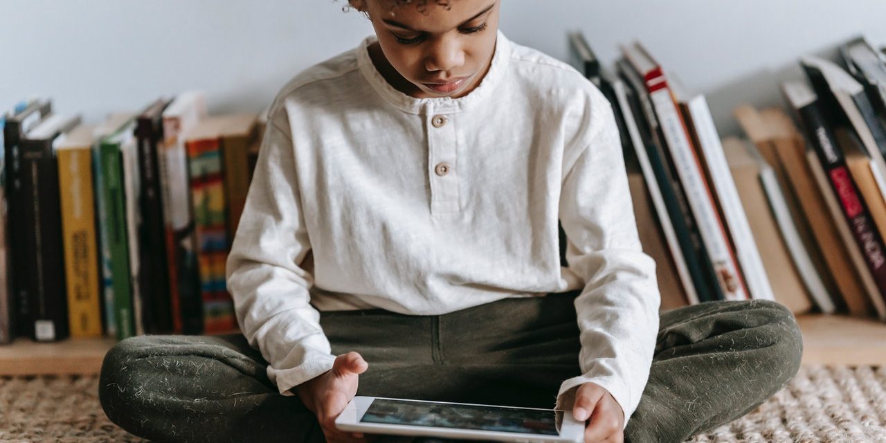 Przezorny rodzic, czyli jak dbać o bezpieczeństwo najmłodszych w domu