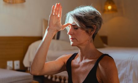 Trudne emocje w czasie menopauzy. Jak sobie z nimi poradzić?