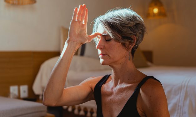 Trudne emocje w czasie menopauzy. Jak sobie z nimi poradzić?