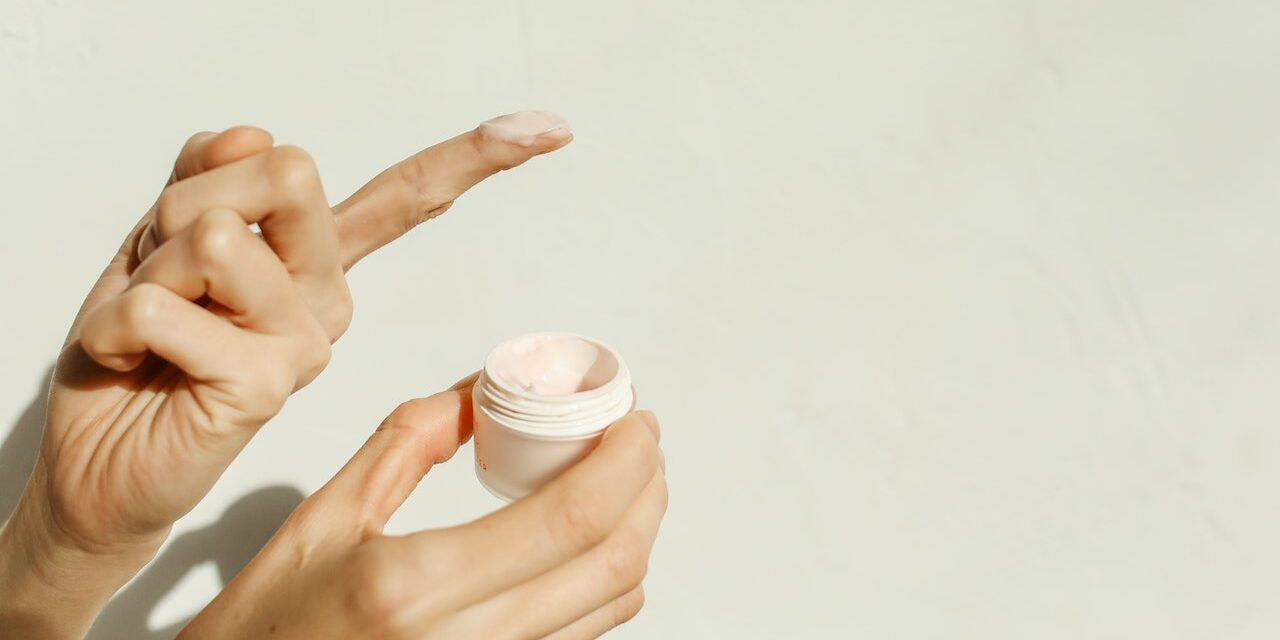 Jak wybrać odpowiednią hurtownie oferującą kremy do twarzy?